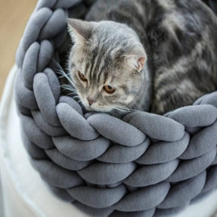 CozyWeave Rope Pet Bed – Breathable Comfort for Restful Sleep
