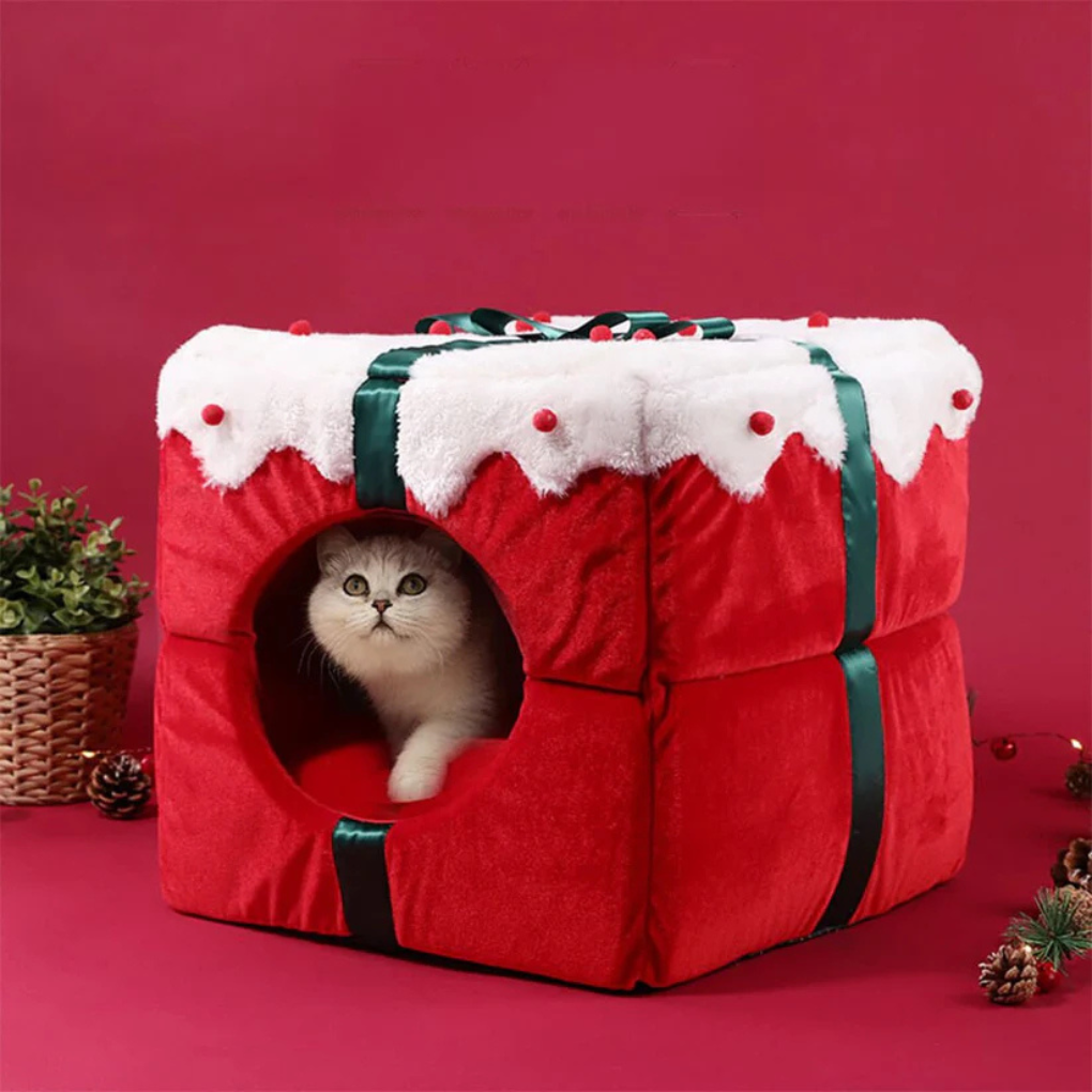 Semi-Enclosed Christmas-Themed Dog & Cat Bed